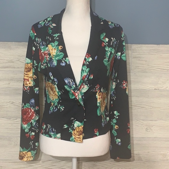Xhilaration Jackets & Blazers - Super fun floral blazer